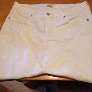 Levi white shorts